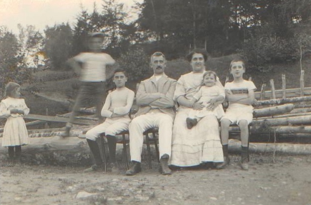 Ivan and Darinka Dubravcic with their children first-born Ivo on the left, second son Dinko on the right. Darinka is holding a third son who died young before Zlata was born